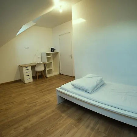 18m2, Sdb Pv, Centre, Wifi, 100m2 Homestay Tourcoing
